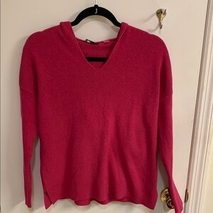 Women's Pink V-Neck Tahari Sweater